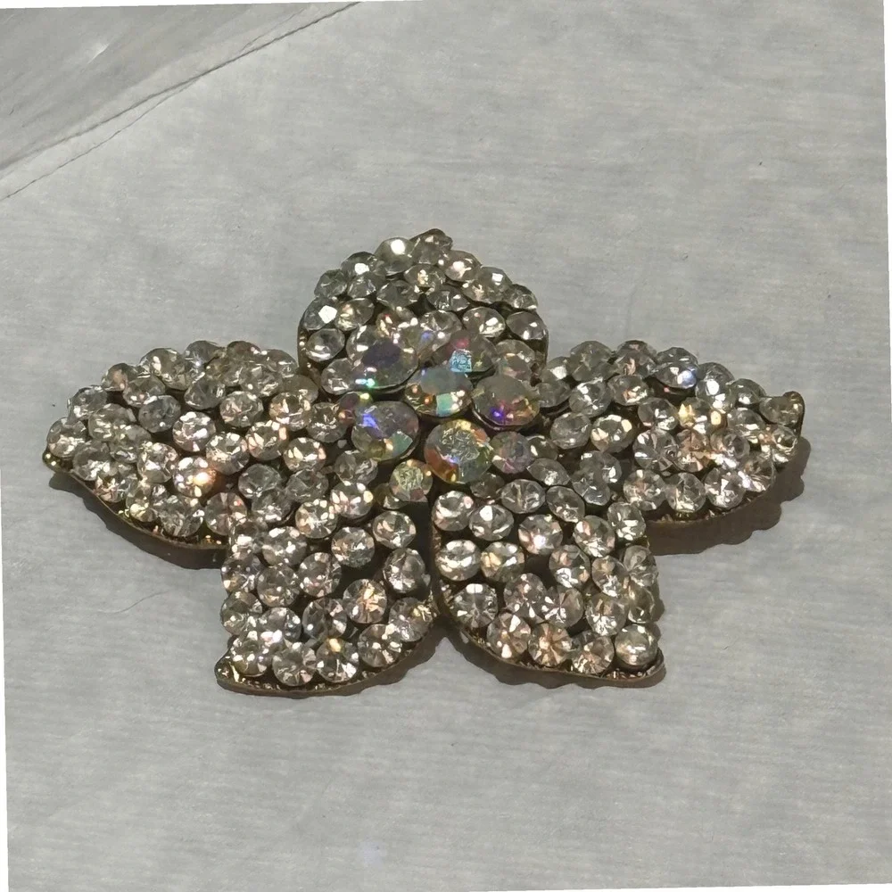 Sparkling Flower Brooch Crystal Rhinestone Aurora Borealis Accents Vintage Style